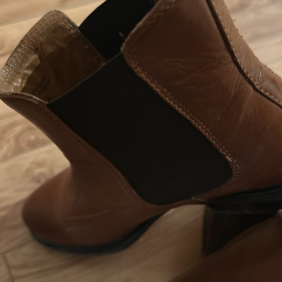 Beautiful leather ankle boots, dark caramel colour - Picture 5 of 7